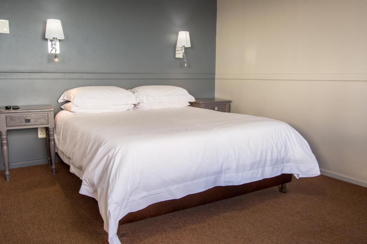Edward Charles Manor Hotel Mossel Bay Exterior photo